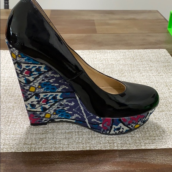 Steve Madden round toe black w/multicolor platform - Picture 9 of 11